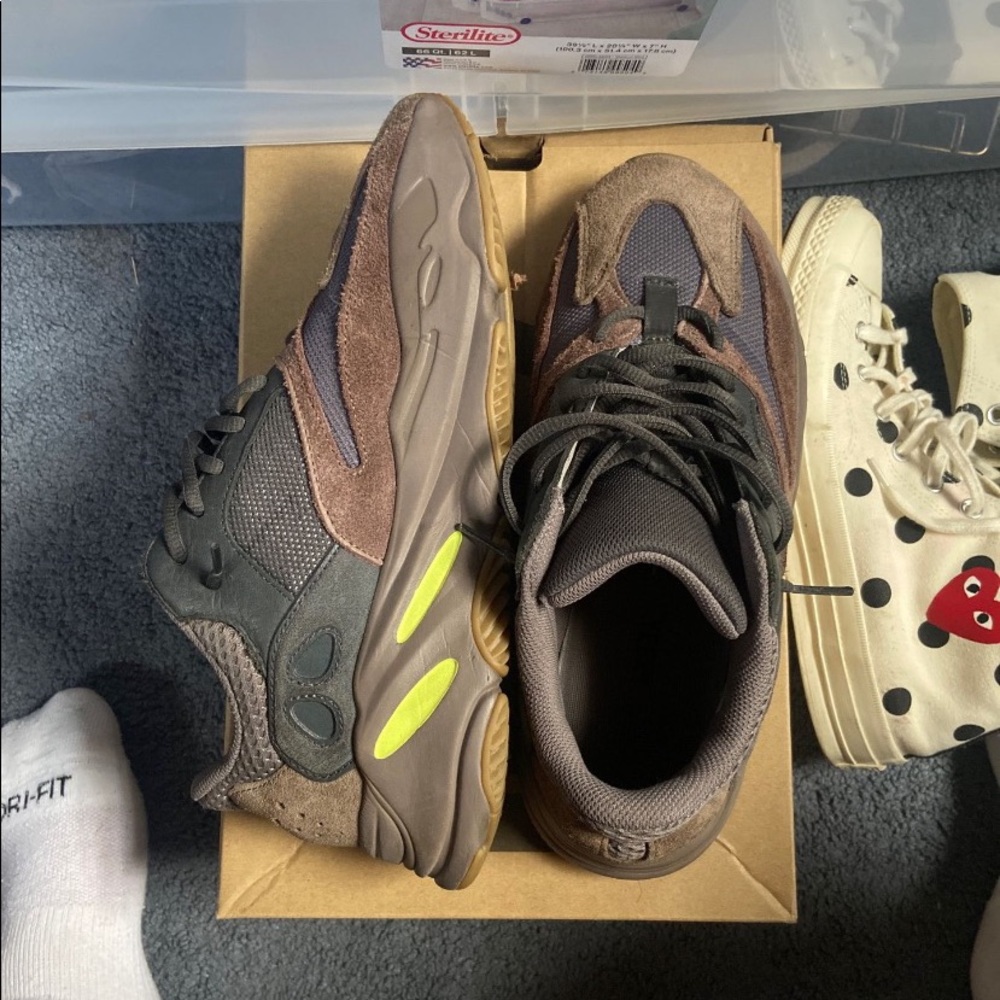 Yeezy 700 muave